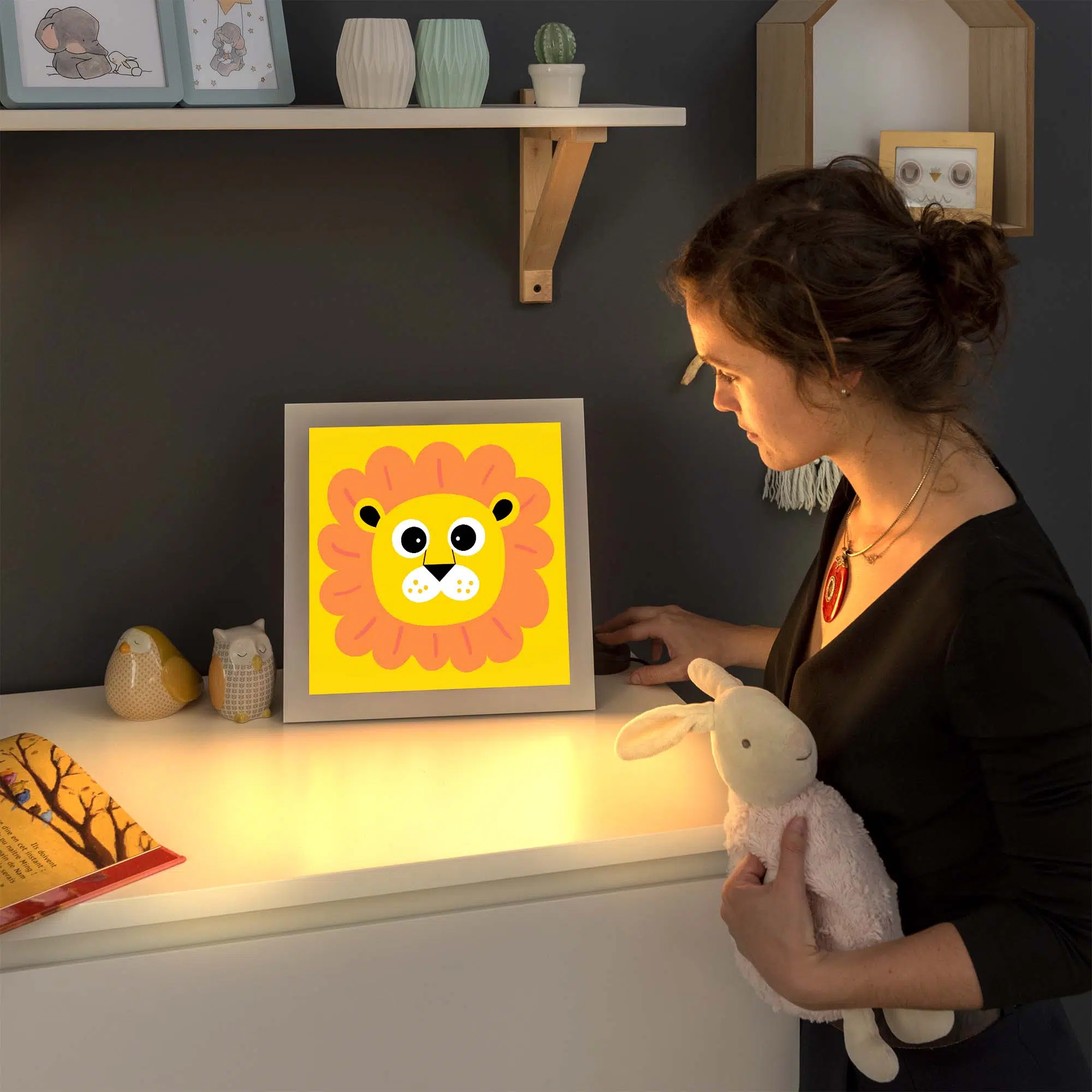 Lampe lion allumée Lampe lion allumée