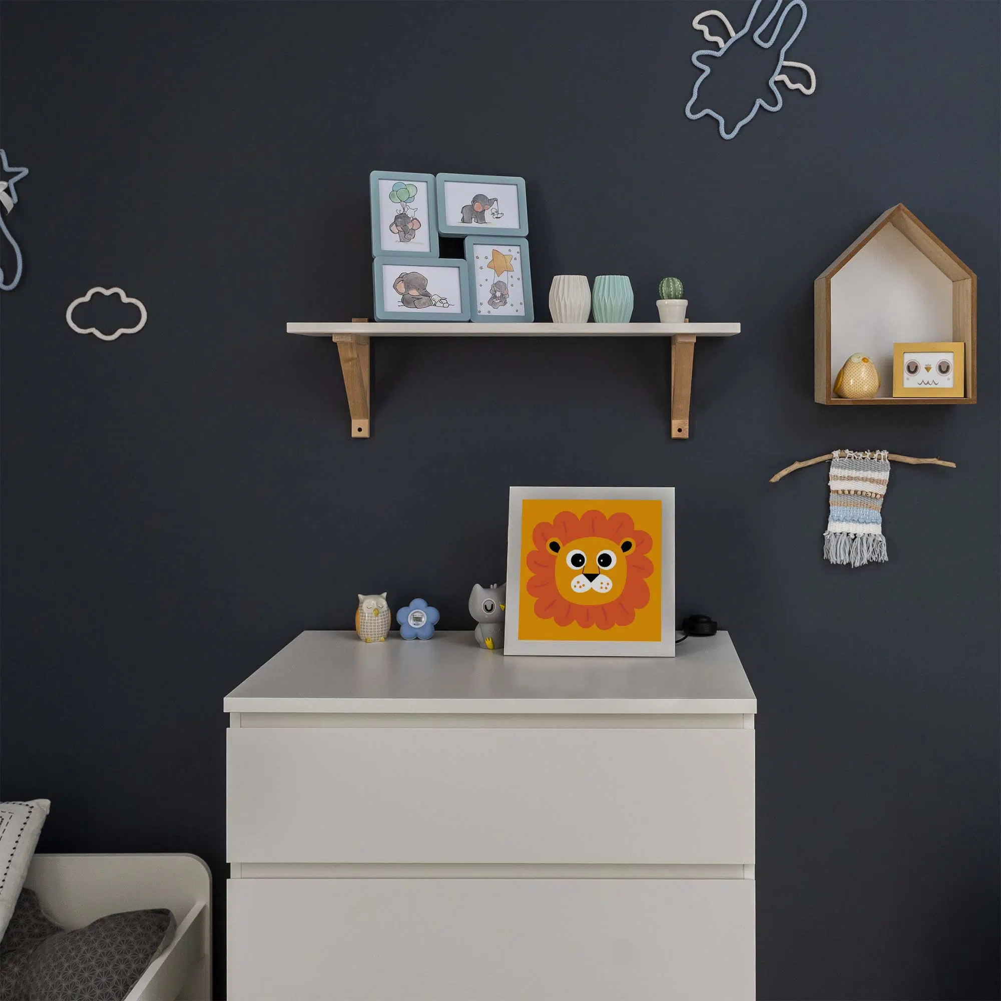 Lampe lion éteinte Lampe lion éteinte