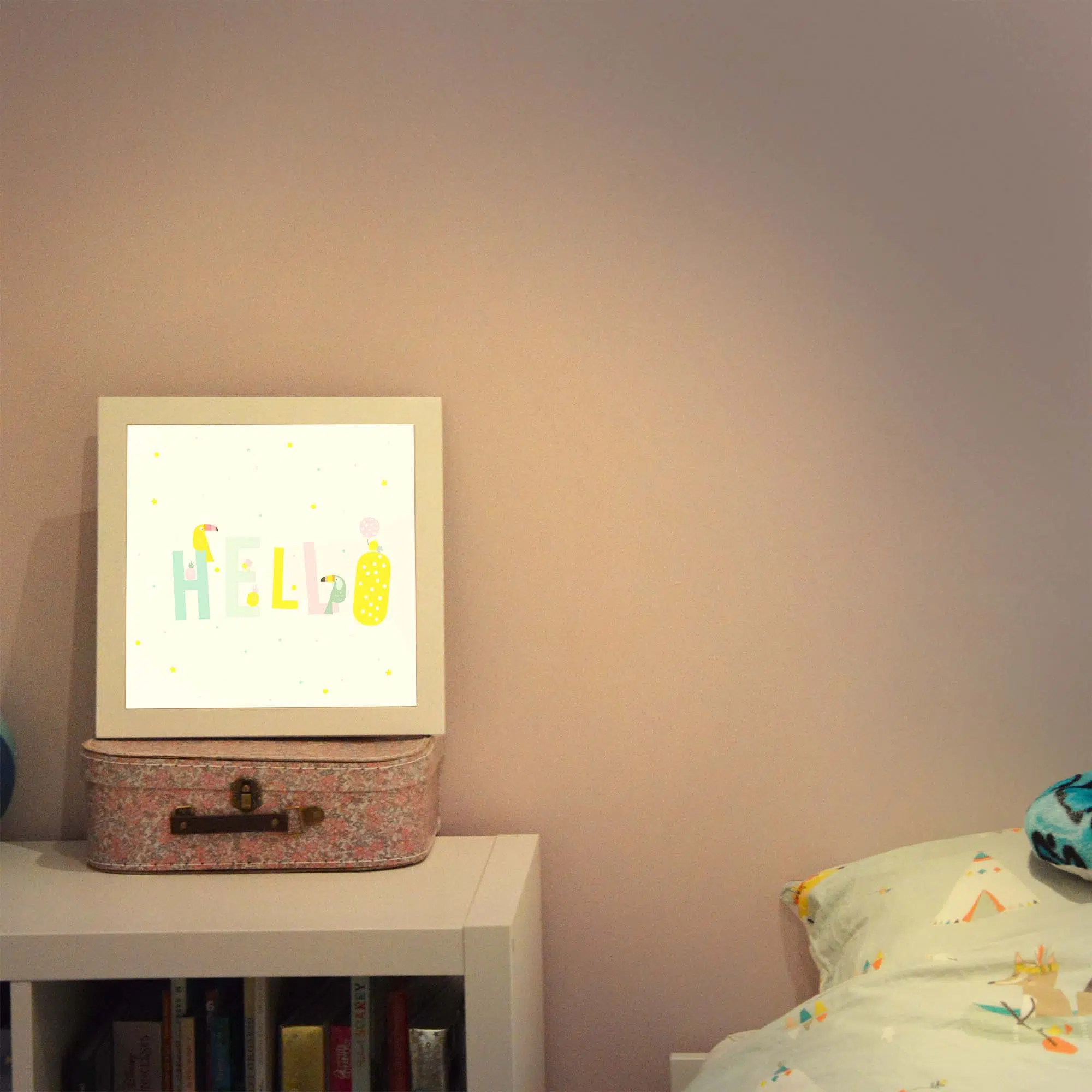 Lampe toucan rose allumée Lampe toucan rose allumée