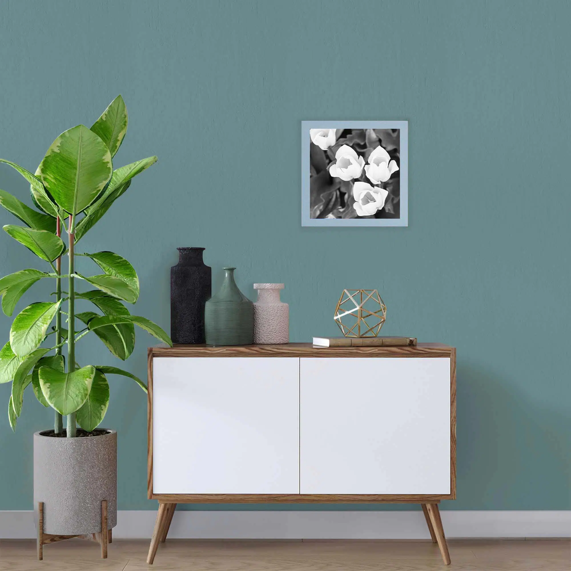 Applique murale fleurs blanches éteinte Applique murale fleurs blanches éteinte